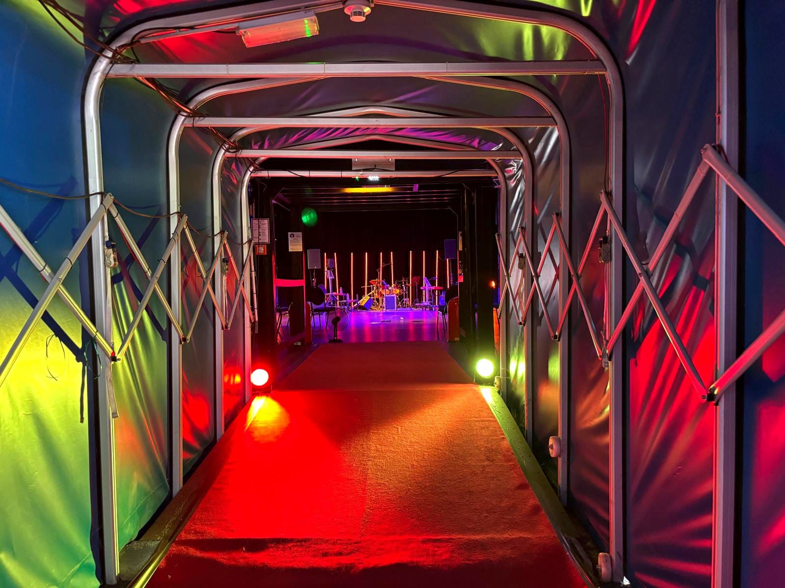 Entrance tunnel leading to the stage at Circus Paletti